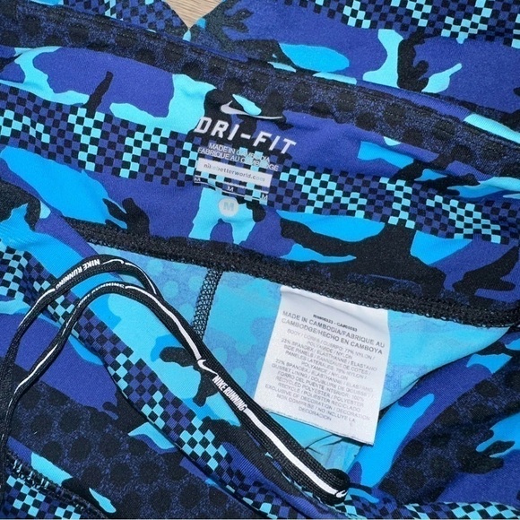 Nike Dri Fit Women’s Sz M Camo Blue 22” Capri Tights Activewear Pants - Picture 5 of 10